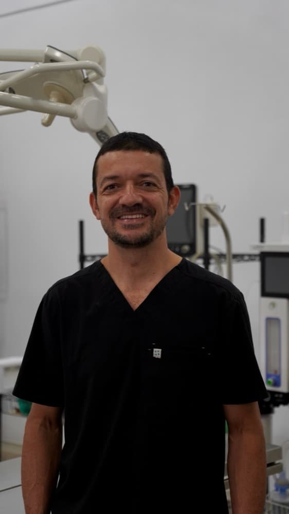 Dr. Luis